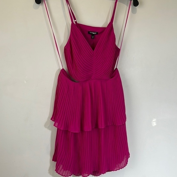 EXPRESS pleated tiered cut out fit and flare pink dress size S NWT - Picture 4 of 16